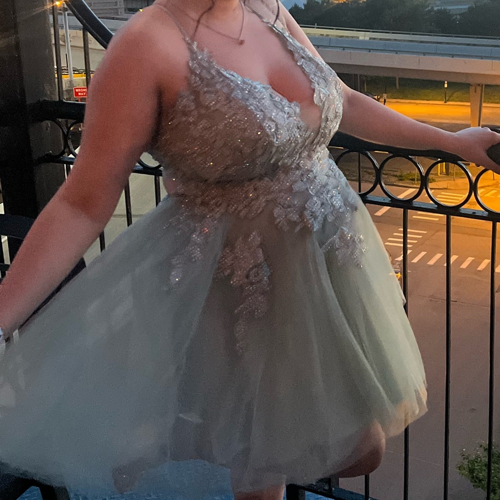 Beautiful green prom dress, only worn once !!